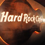 placa aço corte hard rock cafe curitiba, placas aço corten, aço corten curitiba comunicaçao visual, placas luminosas, placa backlight curitiba, backlight com led aço corten, backlight curitiba, placa luminosa