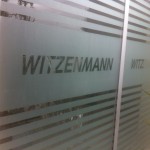 adesivo jateado para vidro, pelicula jateada adesivos curitiba, adesivo fosco vidros curitiba