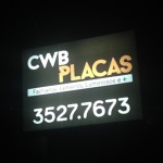 placa com iluminação interna backlight placas curitiba, placa em lona com luz branca, placa trasvesal com luz interna, placas curitiba