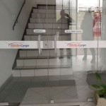 faixa de adesivo para porta de vidro, adesivos para vidro em curitiba, faixa adesivo com logomarca curitiba, vinil para porta de vidro