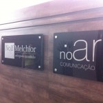 placas acrilico com logomarca curitiba