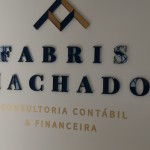 letreiro interno em acrílico corte a laser, letras de acrilico curitiba, letreiro recepção curitiba, letra caixa logomarca curitiba, letras em relevo curitiba