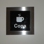 placa de porta em aço inox com sobreposição em acrílico, placas inox e acrilico, placas internas curitiba, sinalização para portas, empresas que fazem placas em curitiba, placas de porta acrílico, placas personalizadas curitiba