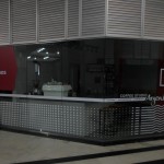 fachada de vidro com adesivo, adesivos para vitrines de vidro em curitiba, adesivo com recorte para vidros, promoção adesivos vitrine