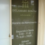 adesivo perfurado porta de vidro em curitiba