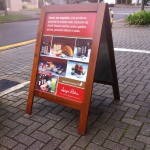 cavalete putblicitário em madeira