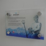 placa de vidro com parafuso metalico curitiba