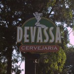 tótem metálico para bar devassa