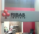 fachada de conjunto comercial feito de acm e letra caixa de pvc expandido curitiba