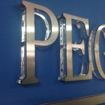 letreiro acrilico frente aco escovado, letra caixa aco inox em curitiba