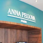 letreiro interno em relevo feito de pvc expandido 15mm, letra caixa curitiba, letras comerciais para lojas letreiros em relevo curitiba, letras tipo caixa alta, letras 3d fachadas curitiba