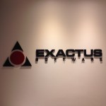 letra bloco pvc curitiba, letras para logomarcas relevo pvc expandido curitiba, letreiro com iluminação externa, comunicação visual placa curitiba, letras com pintura logotipo curitiba