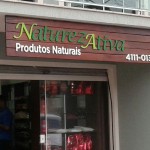 letras de pvc expandido em relevo para fachada de madeira, letra caixa em curitiba, letras caixa alta de acrilico curitiba, fachada loja produtos naturais, fachadas comerciais em curitiba