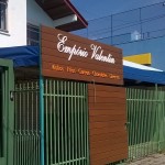 letreiro em relevo para fachada de madeira curitiba, letra caixa para empório, loja produtos naturais fachadas curitiba, letras externas em relevo, letreiros comerciais