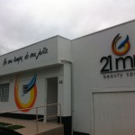 fachada externa com pintura e letras de pvc expandido, fachadas pvc letreiros externos curitiba, fachada com pintura e letras tipo caixa em curitiba, comunicação para comercios e salões curitiba, placas para lojas curitiba