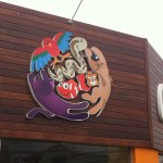 fachada em itauba para pet shop curitiba, fachada deck madeira de lei com letreiro em relevo, letras pvc acrilico curitiba, letreiros para pet shop, letra caixa fachada clinica veterinaria curitiba