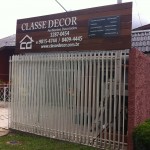 deck madeira de lei para fachada com letra caixa em relevo curitiba, letras para fachadas comerciais curitiba, letreiro 3d em relevo lojas curitiba, letreiros para lojas, fachadas em madeira, faixada com itauba curitiba